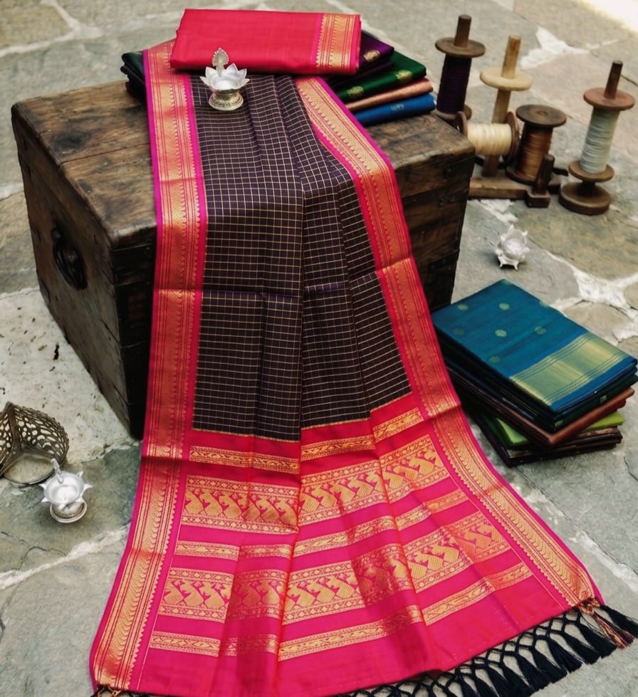 Premium Jacquard Border Checked Cotton Saree